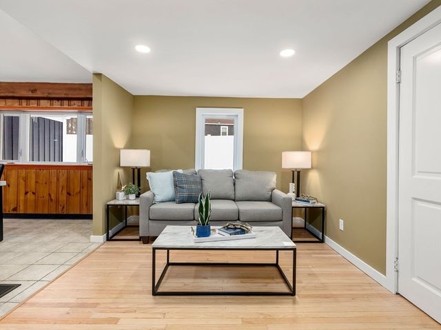 241 Mashapaug Rd, Holland, MA 01521