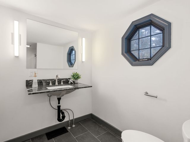 241 Mashapaug Rd, Holland, MA 01521