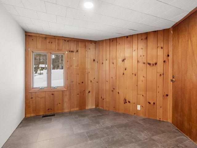 241 Mashapaug Rd, Holland, MA 01521