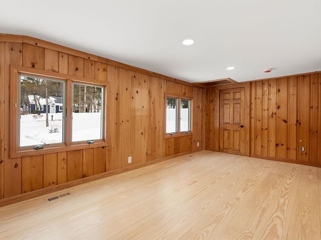 241 Mashapaug Rd, Holland, MA 01521