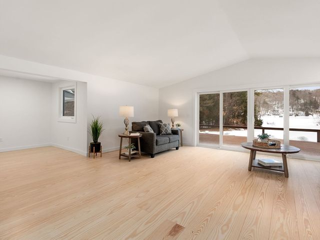 241 Mashapaug Rd, Holland, MA 01521