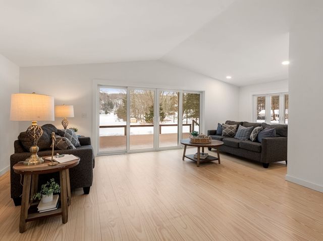 241 Mashapaug Rd, Holland, MA 01521