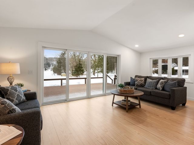 241 Mashapaug Rd, Holland, MA 01521