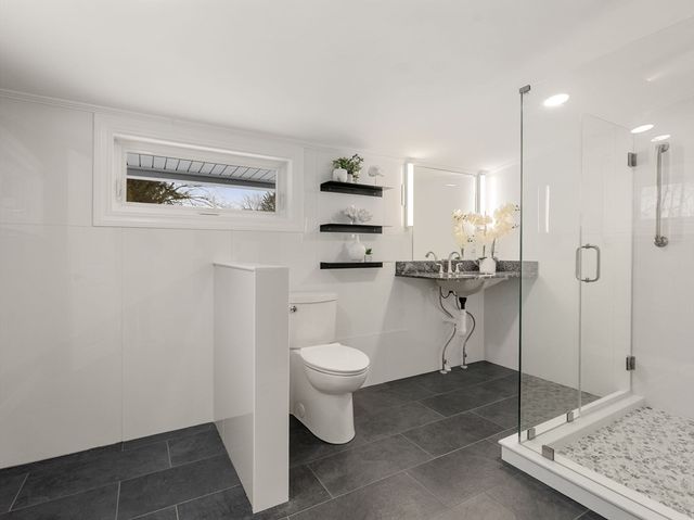 241 Mashapaug Rd, Holland, MA 01521