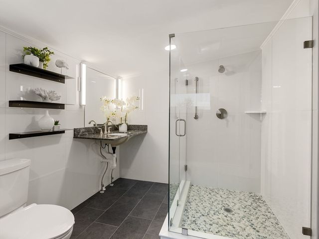 241 Mashapaug Rd, Holland, MA 01521