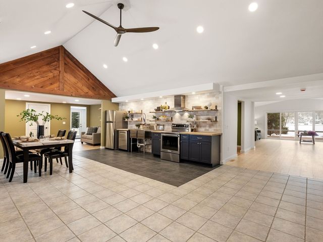 241 Mashapaug Rd, Holland, MA 01521