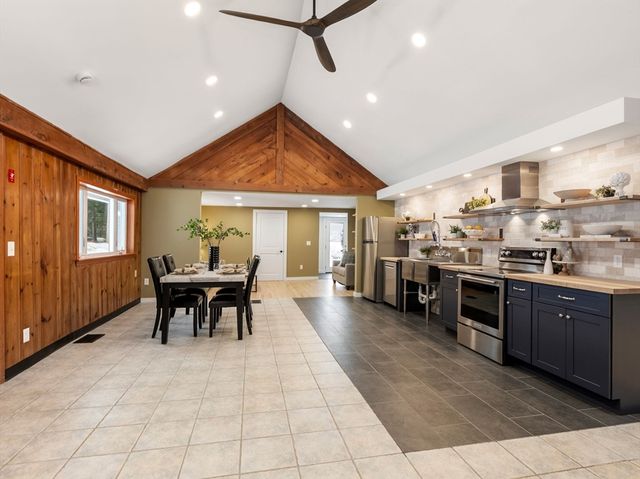 241 Mashapaug Rd, Holland, MA 01521