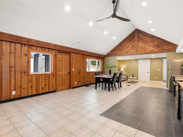 241 Mashapaug Rd, Holland, MA 01521