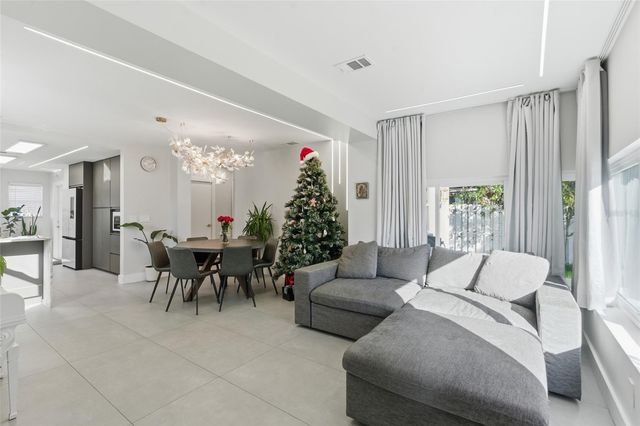 2009 1ST AVENUE E, Bradenton, FL 34208