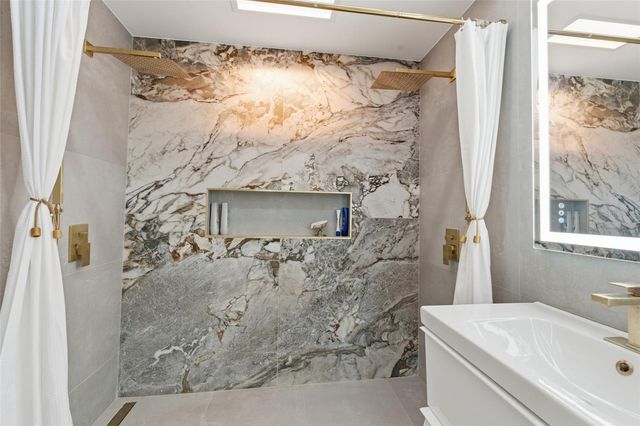 2009 1ST AVENUE E, Bradenton, FL 34208