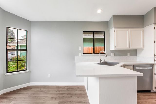 1732 Bridgecreek Dr, Sacramento, CA 95833