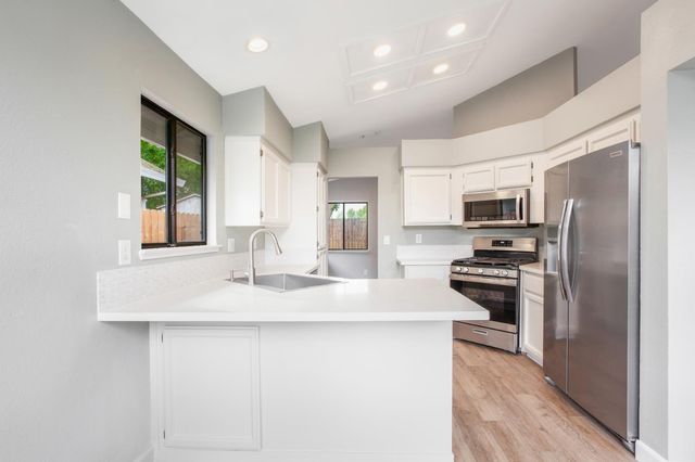 1732 Bridgecreek Dr, Sacramento, CA 95833