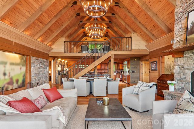 1072 Corsica Lane, Saluda, NC 28773