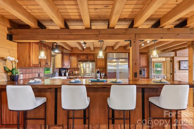 1072 Corsica Lane, Saluda, NC 28773