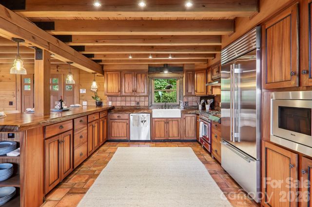 1072 Corsica Lane, Saluda, NC 28773