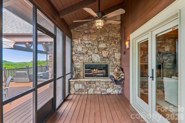 1072 Corsica Lane, Saluda, NC 28773
