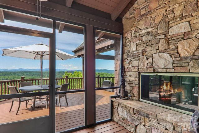 1072 Corsica Lane, Saluda, NC 28773