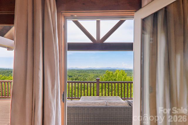 1072 Corsica Lane, Saluda, NC 28773