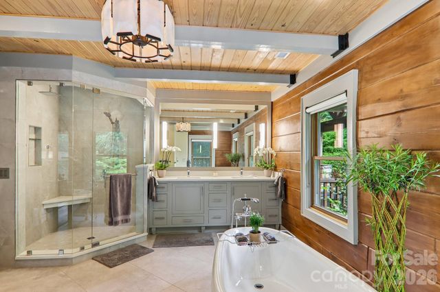 1072 Corsica Lane, Saluda, NC 28773