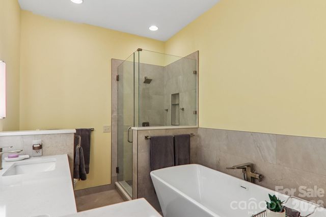1072 Corsica Lane, Saluda, NC 28773