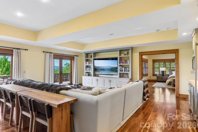 1072 Corsica Lane, Saluda, NC 28773