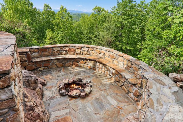 1072 Corsica Lane, Saluda, NC 28773