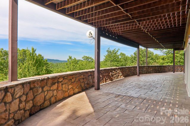 1072 Corsica Lane, Saluda, NC 28773