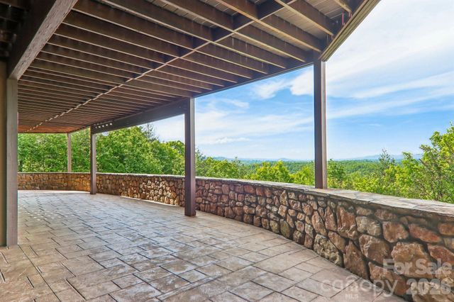 1072 Corsica Lane, Saluda, NC 28773