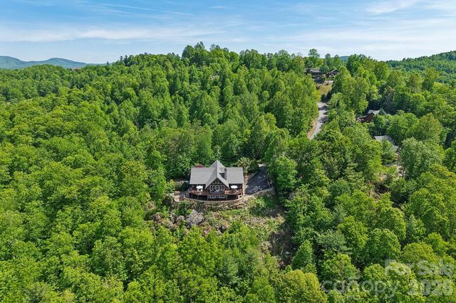 1072 Corsica Lane, Saluda, NC 28773