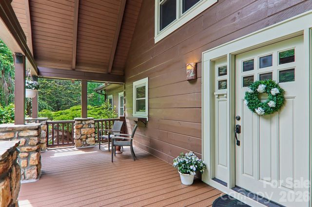 1072 Corsica Lane, Saluda, NC 28773