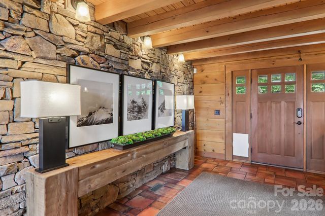 1072 Corsica Lane, Saluda, NC 28773