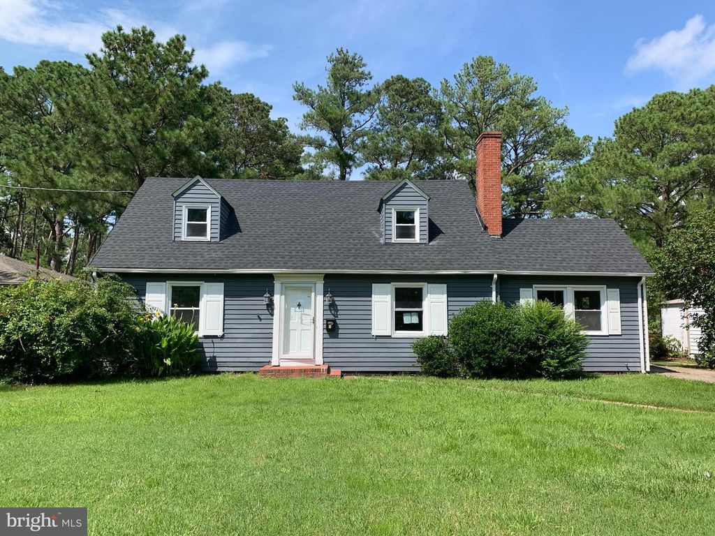 12 HALL HWY, Crisfield, MD 21817