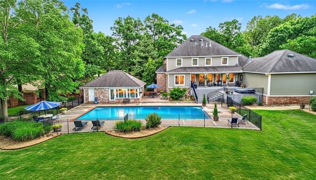 2563 N Toy Drive, Fayetteville, AR 72704
