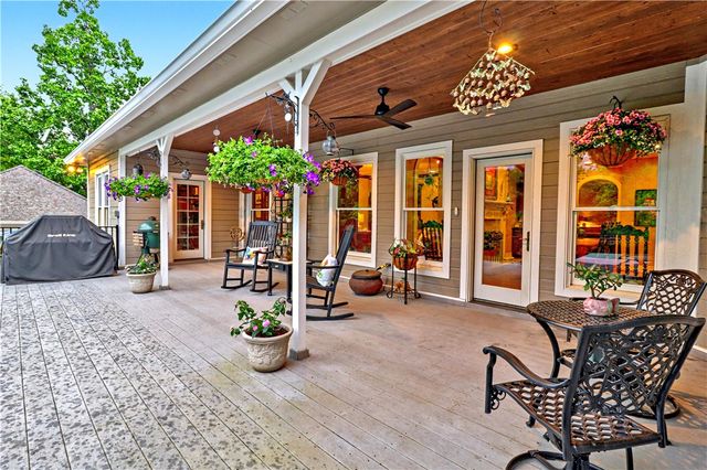 2563 N Toy Drive, Fayetteville, AR 72704