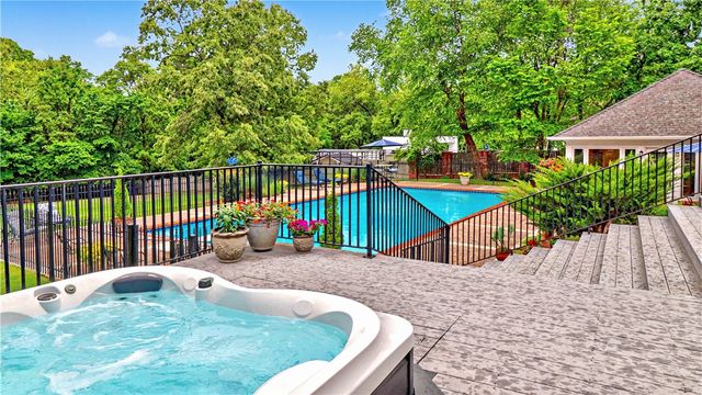 2563 N Toy Drive, Fayetteville, AR 72704