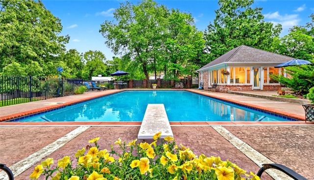 2563 N Toy Drive, Fayetteville, AR 72704