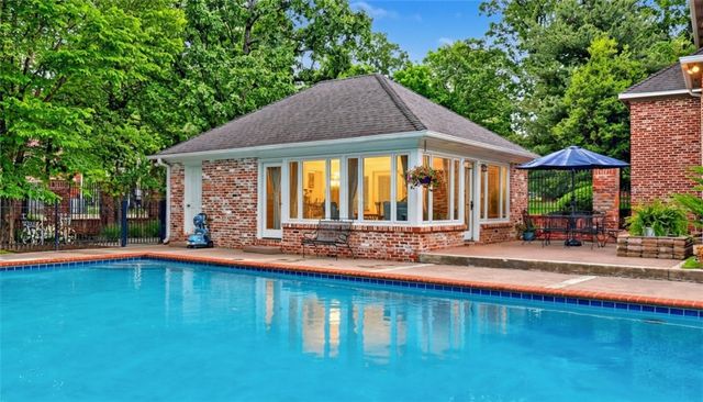 2563 N Toy Drive, Fayetteville, AR 72704