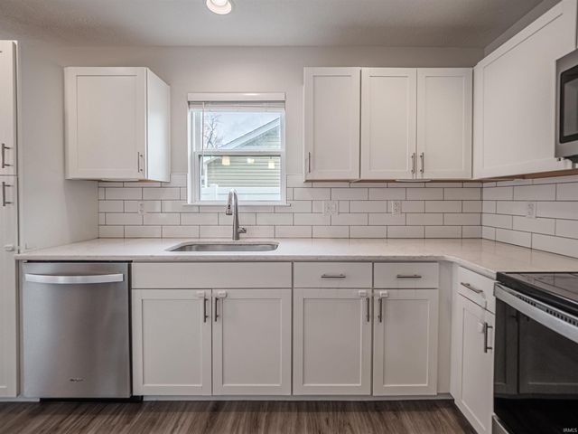 1041 Frost Drive, Evansville, IN 47725