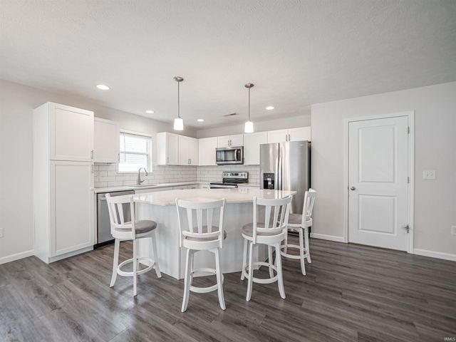 1041 Frost Drive, Evansville, IN 47725