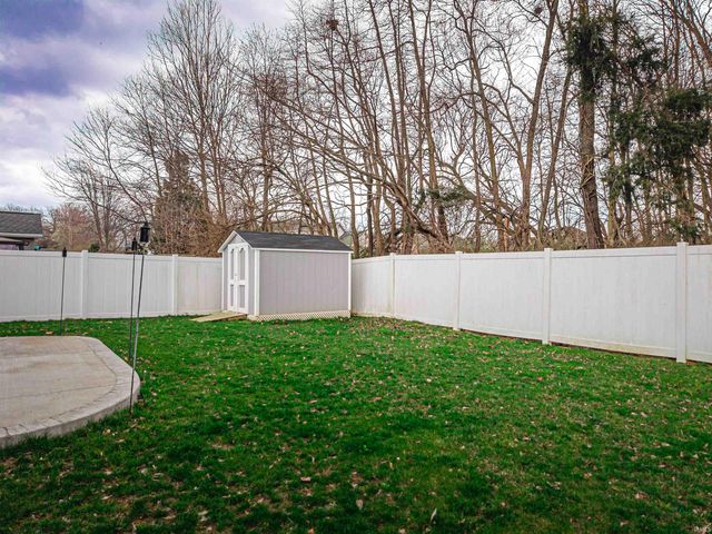 1041 Frost Drive, Evansville, IN 47725