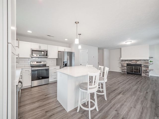 1041 Frost Drive, Evansville, IN 47725