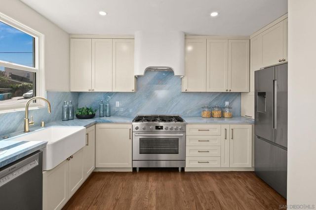 3911 California, San Diego, CA 92110