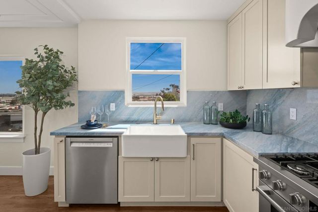 3911 California, San Diego, CA 92110