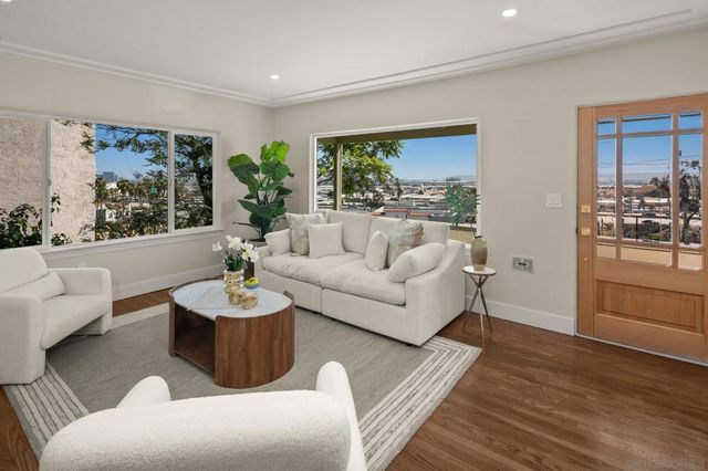 3911 California, San Diego, CA 92110