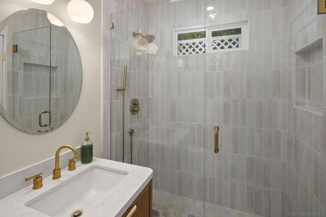 3911 California, San Diego, CA 92110