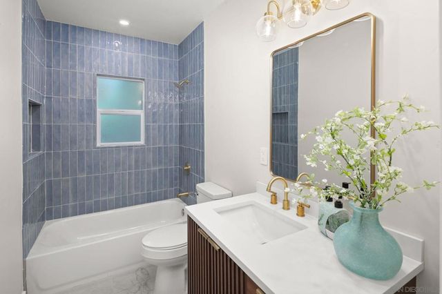 3911 California, San Diego, CA 92110