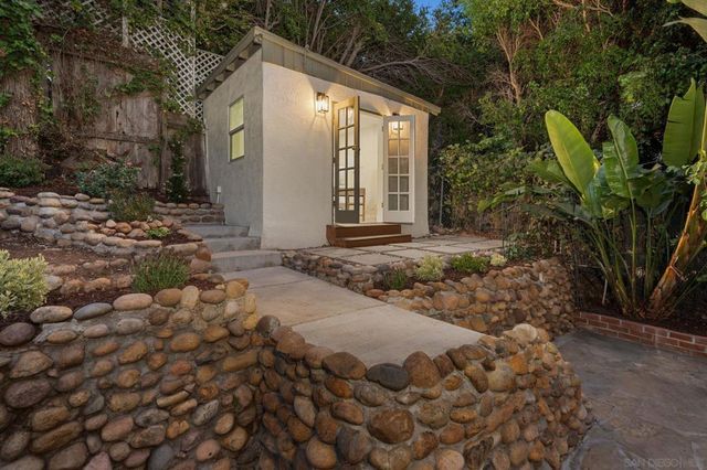 3911 California, San Diego, CA 92110