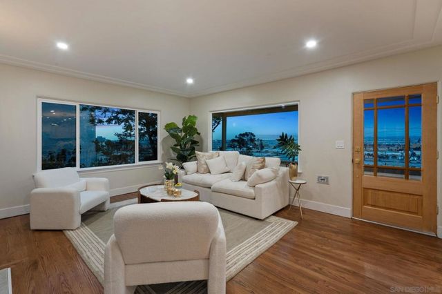 3911 California, San Diego, CA 92110