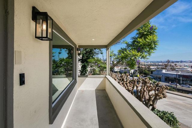 3911 California, San Diego, CA 92110