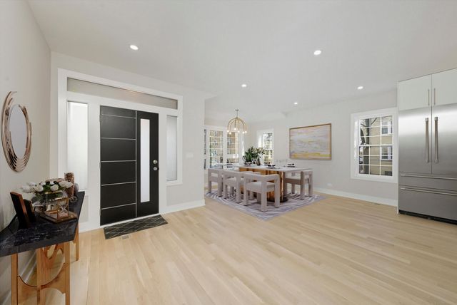 4500 N Saint Louis Avenue, Chicago, IL 60625